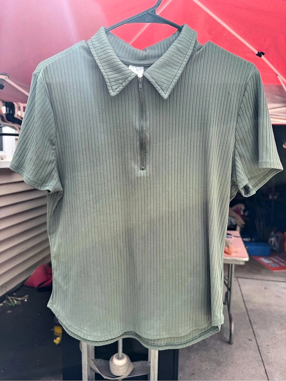 No Boundaries Ribbed Polo Shirt in Green Size XL Like New